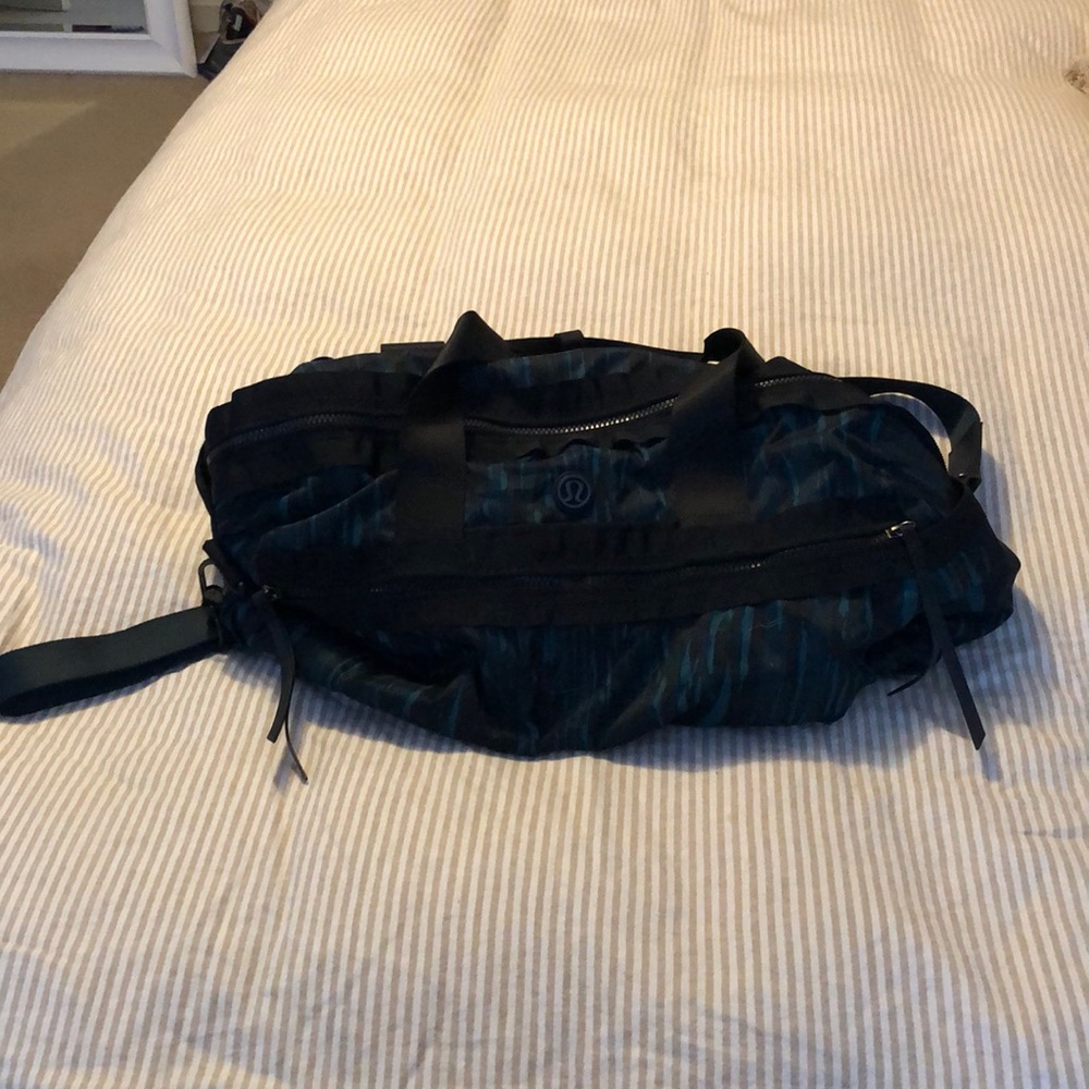 Lululemon gym bag great condition teal green/black